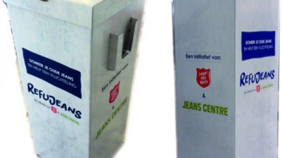 Inzamel box voor inzamel actie oude jeans Leger Des Heils en Jeans Centre